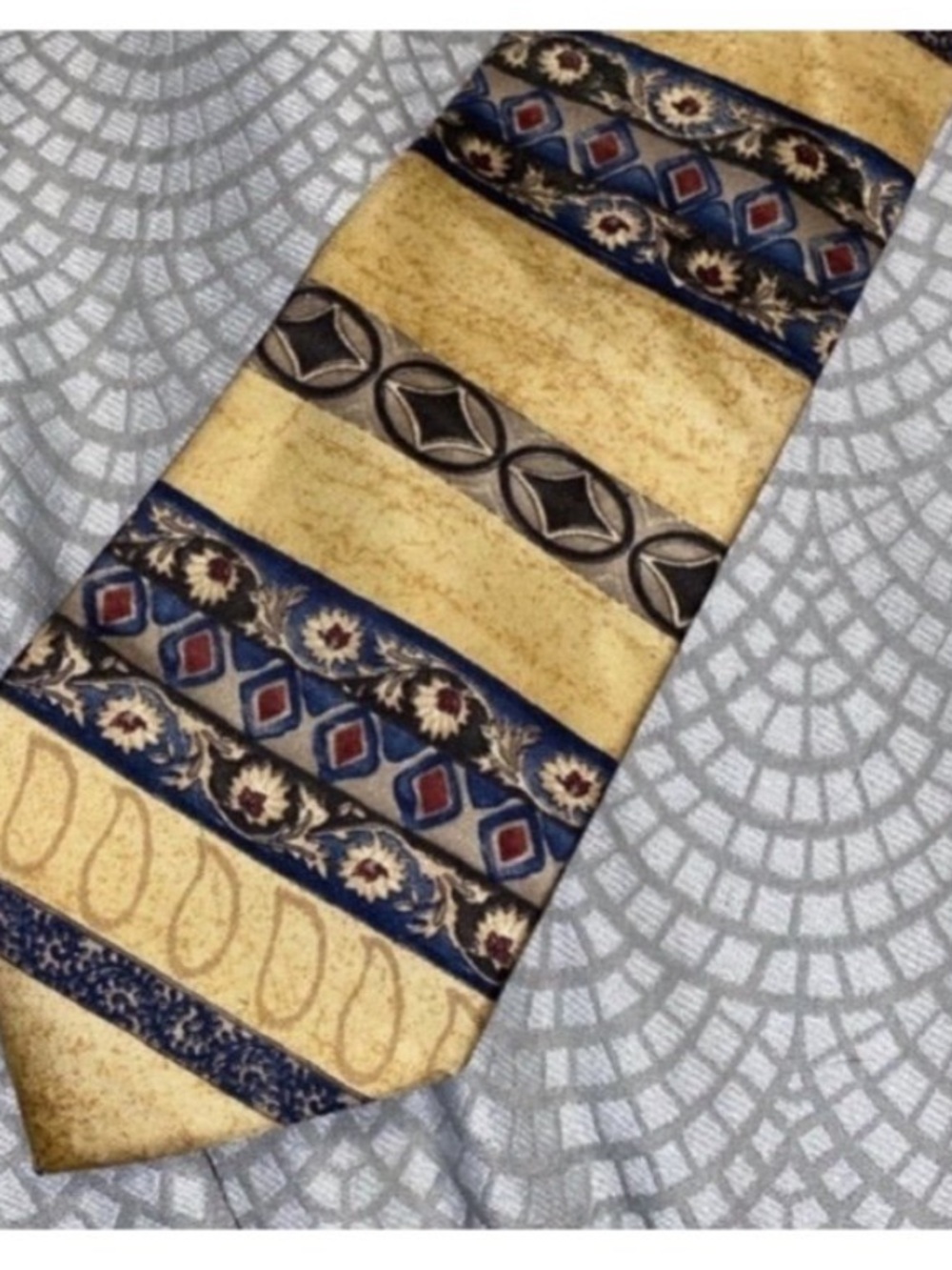 Bill Blass Classic Yellow and Blue Patterned Men's Tie
